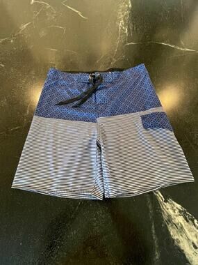B.Split Stretch limited edition Large board shorts navy patterned